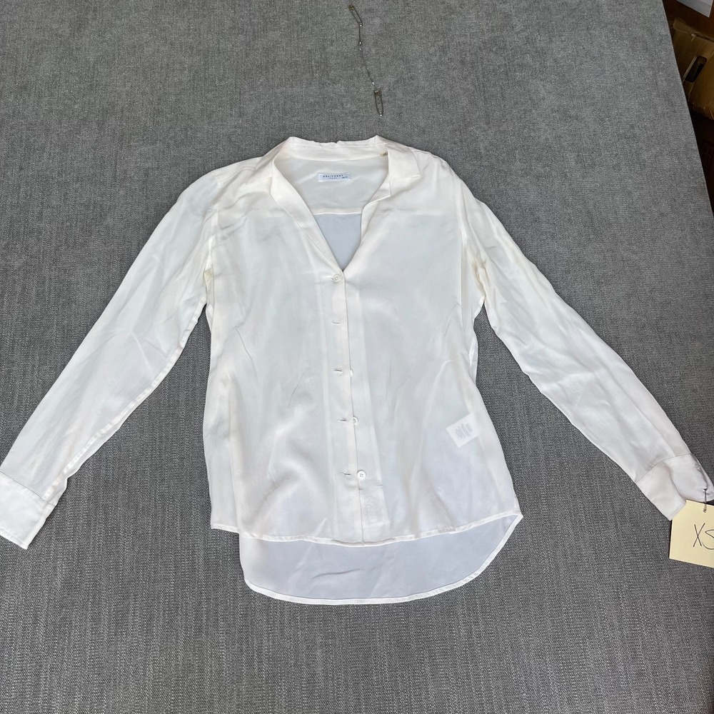 Equipment Femme Shirt Top Womens XS White Silk High Low Hem Career Button Up
